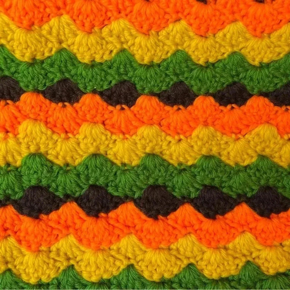 Vintage 1970s MCM Hand Knit Blanket (Yarn) - Picture 2 of 3